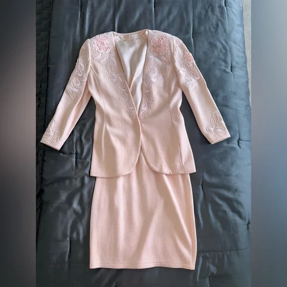 Vintage St John Knit Embroidered Cardigan // Floral Pale Pink Sweater Jacket - Picture 3 of 10